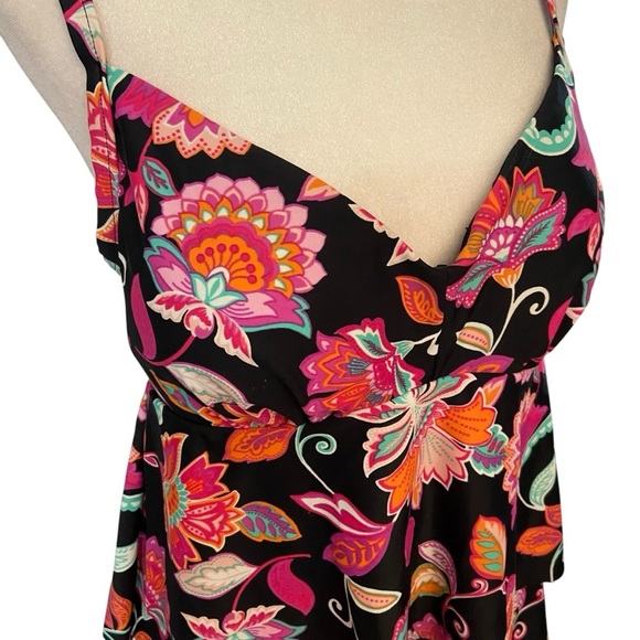 Sweet Escape Full Coverage Swim Top Ladies Size 12 Black with Pink Floral Beach - Picture 4 of 11